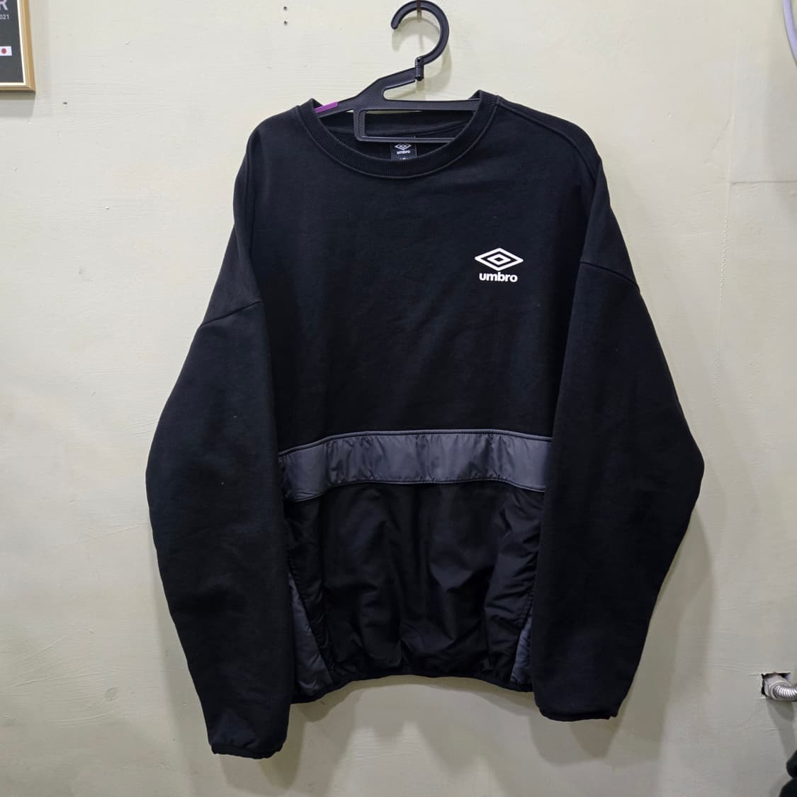 엄브로 하이브리드 피스테 맨투맨 블랙 (100) 상품이미지1