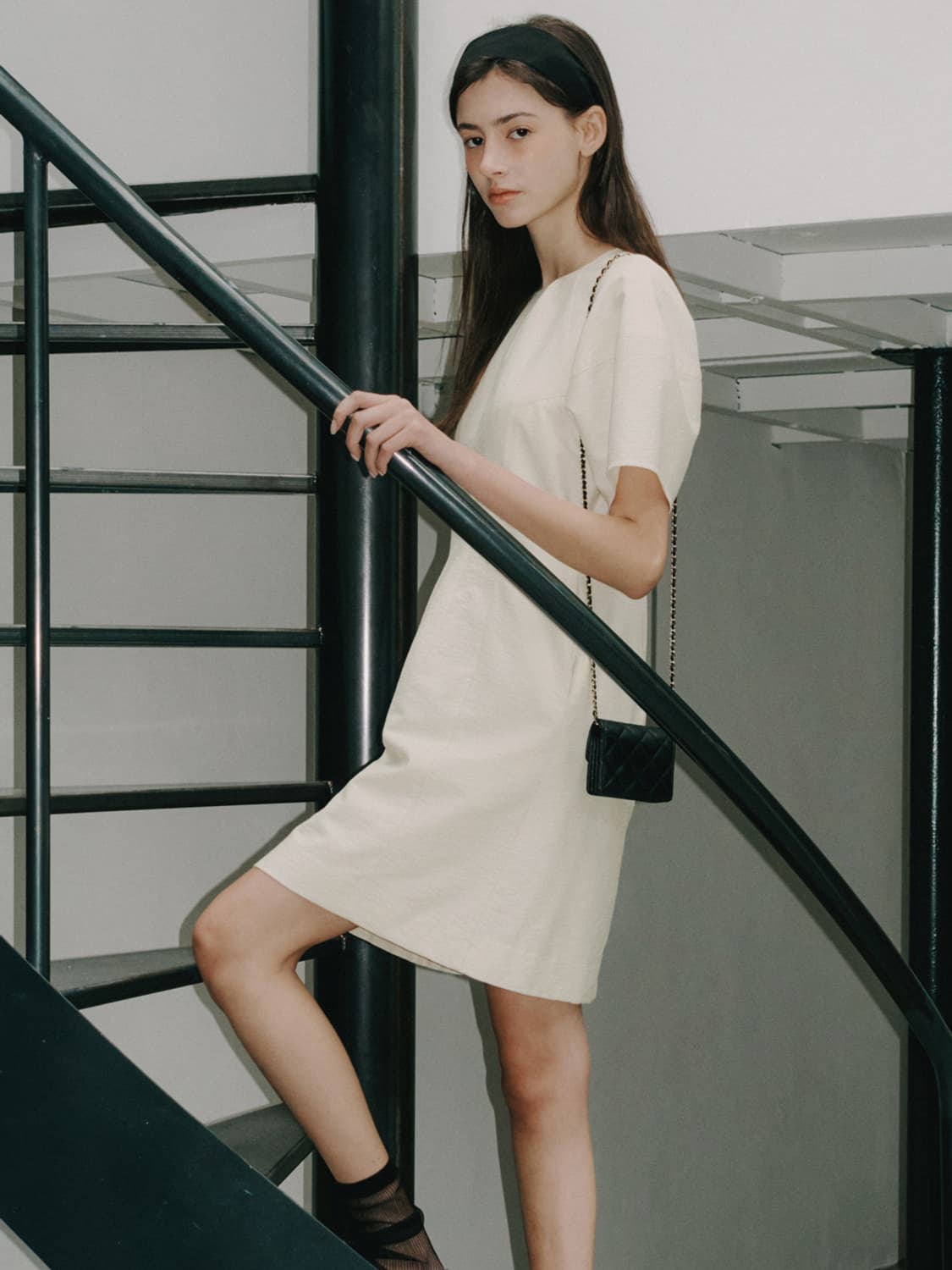 오떼뜨(octette) 볼륨 슬리브 미니 원피스 아이보리 상품이미지2