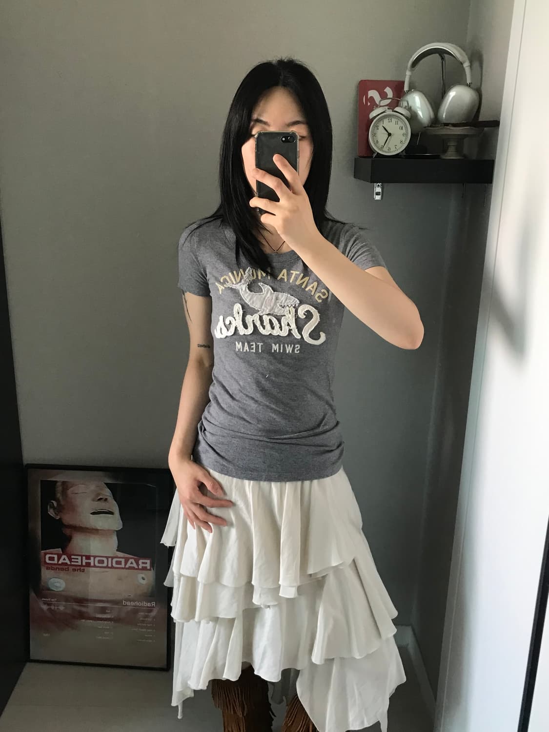 홀리스터 중앙 자수 로고 그레이 반팔티 상품이미지2