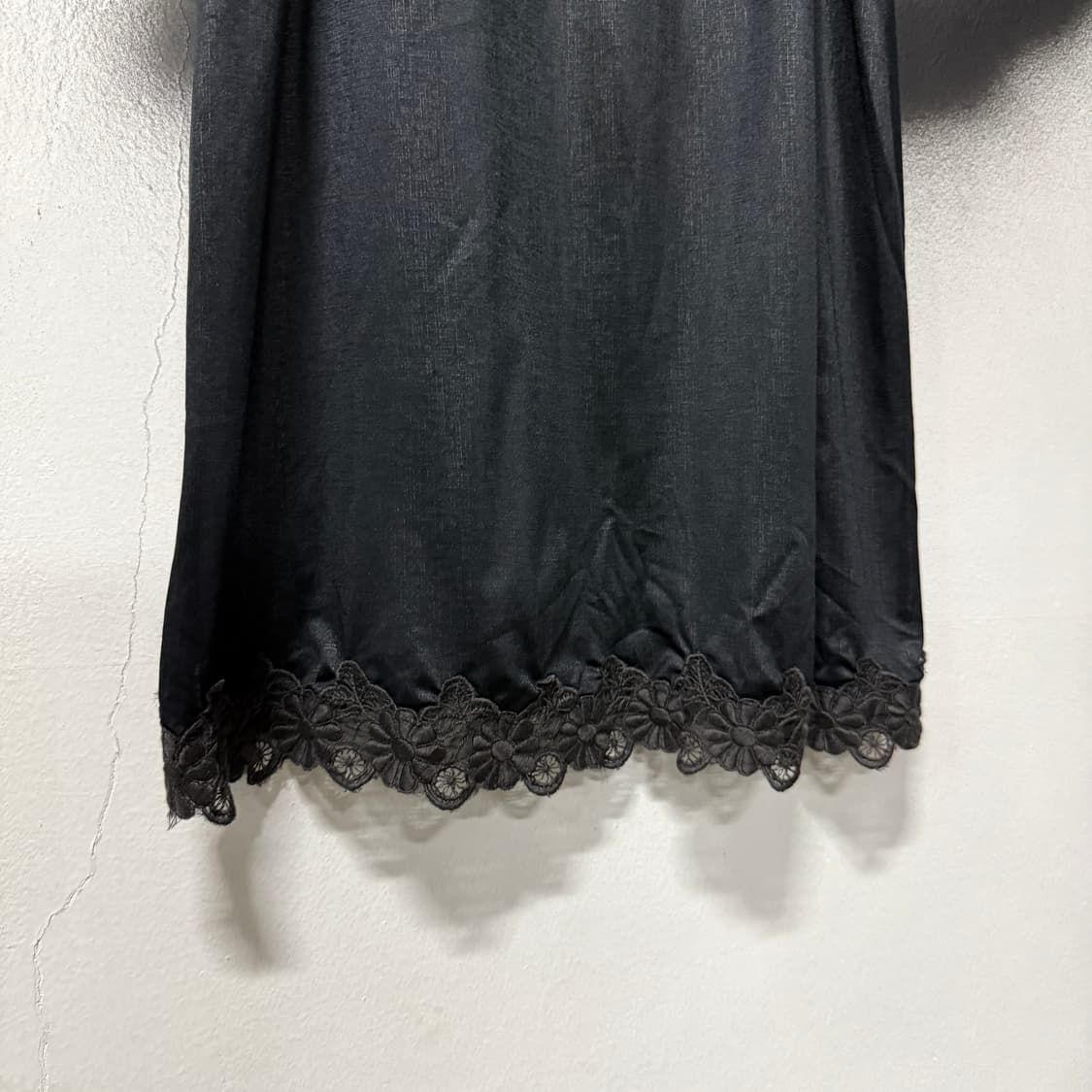VTG 빈티지 블랙 새틴 레이스 플라워 자수 슬립 원피스 상품이미지4