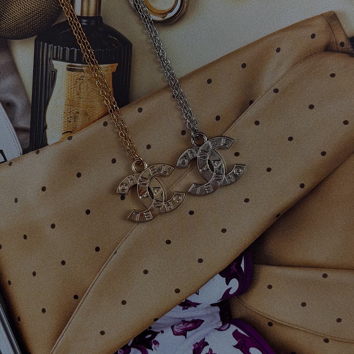 샤넬 레터링 음각 CC 목걸이 상품이미지2