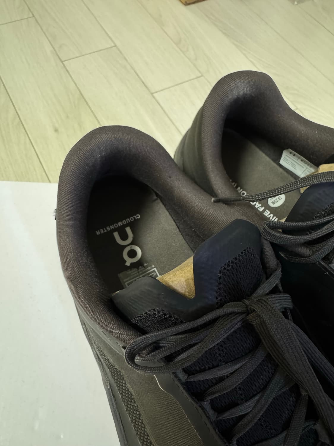 온러닝 파프 콜라보 브라운 컬러 275판매합니다 상품이미지7