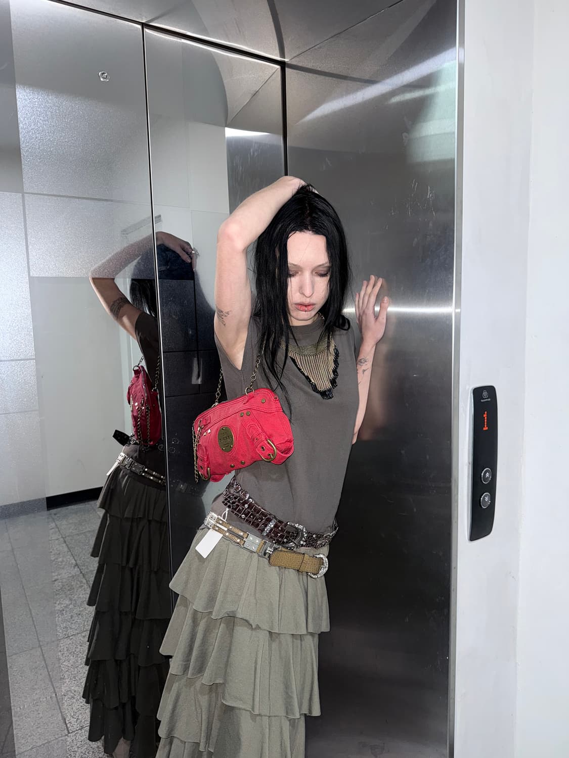 strap back t-shirt 상품이미지1