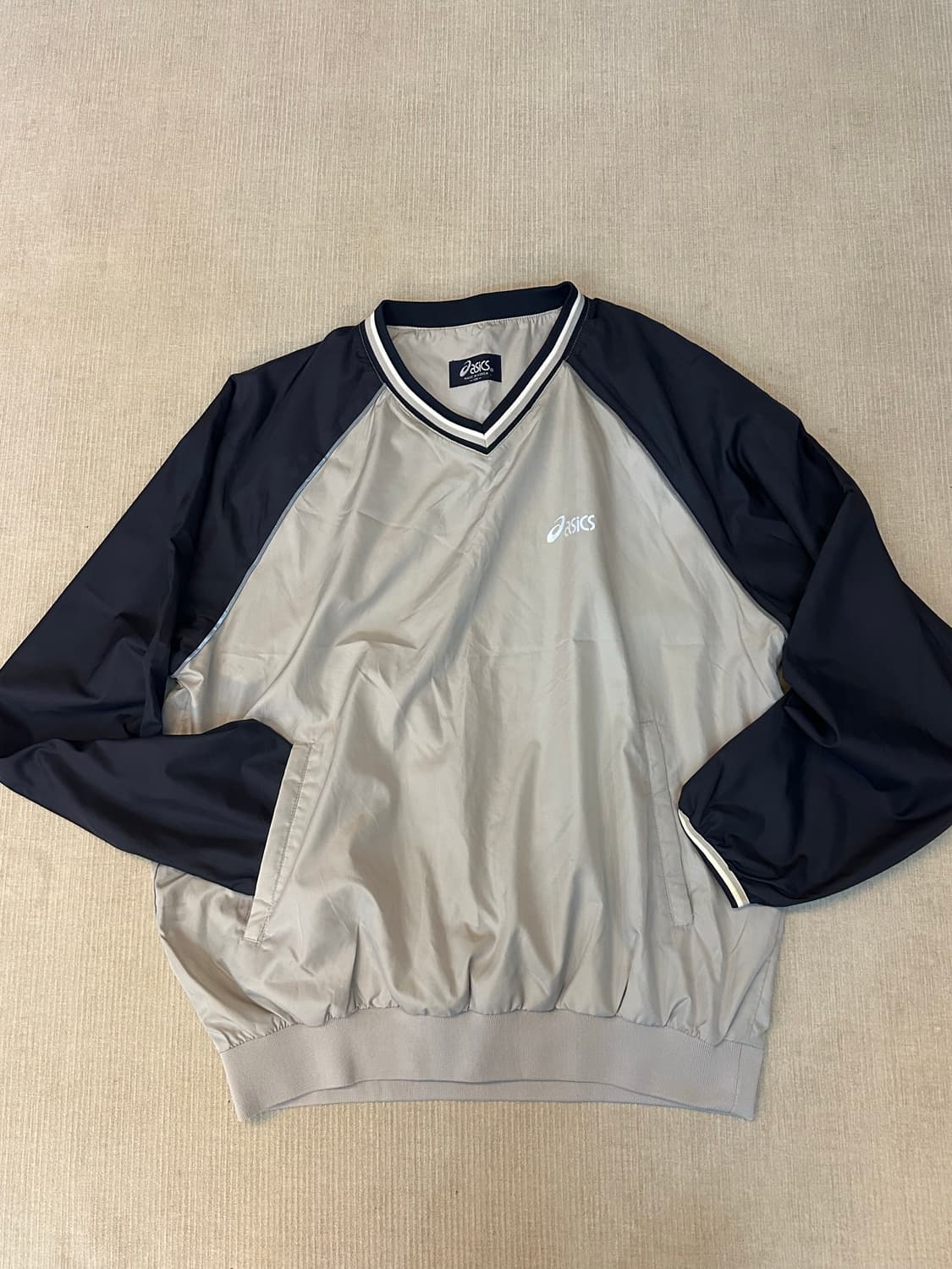 새상품) 아식스 V넥 풀오버 100사이즈 상품이미지3