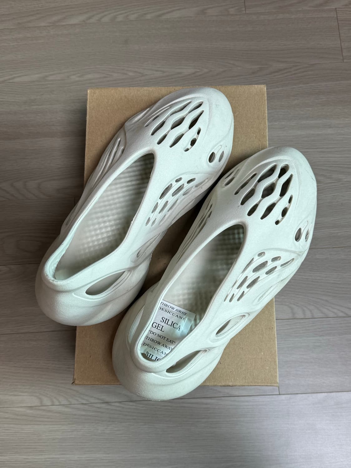 Yeezy Foam Runner Sand 이지 폼러너 샌드 상품이미지7