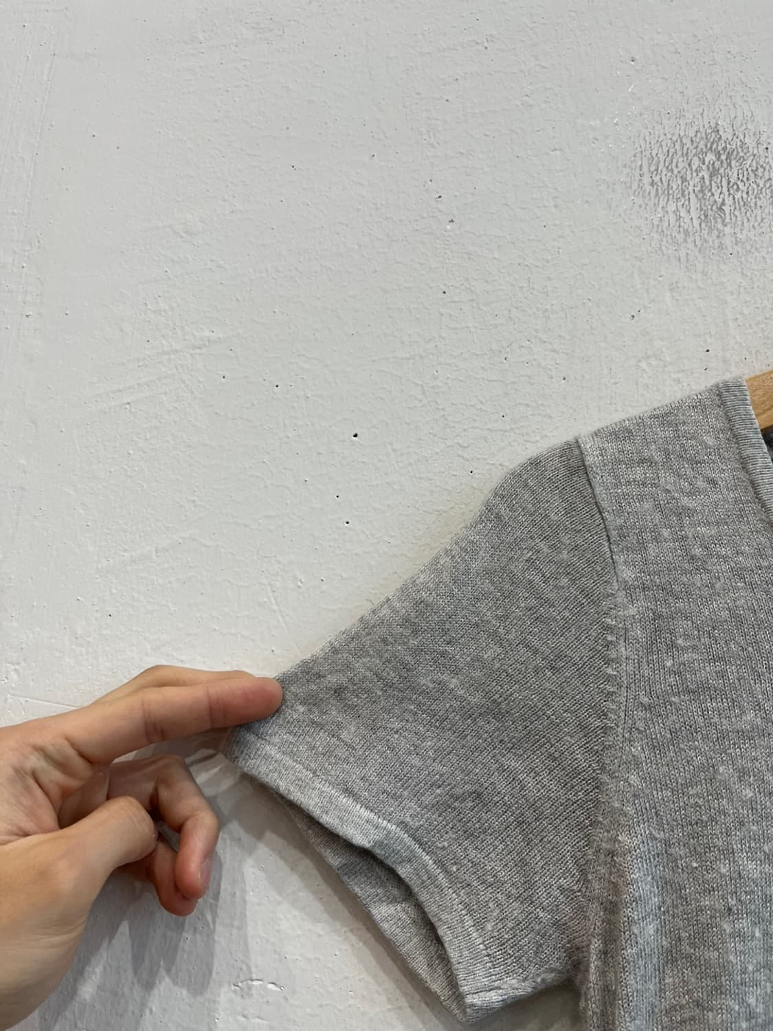 꾸레쥬 로고 앙고라 캐시미어 블렌드 반팔 니트 탑  상품이미지5