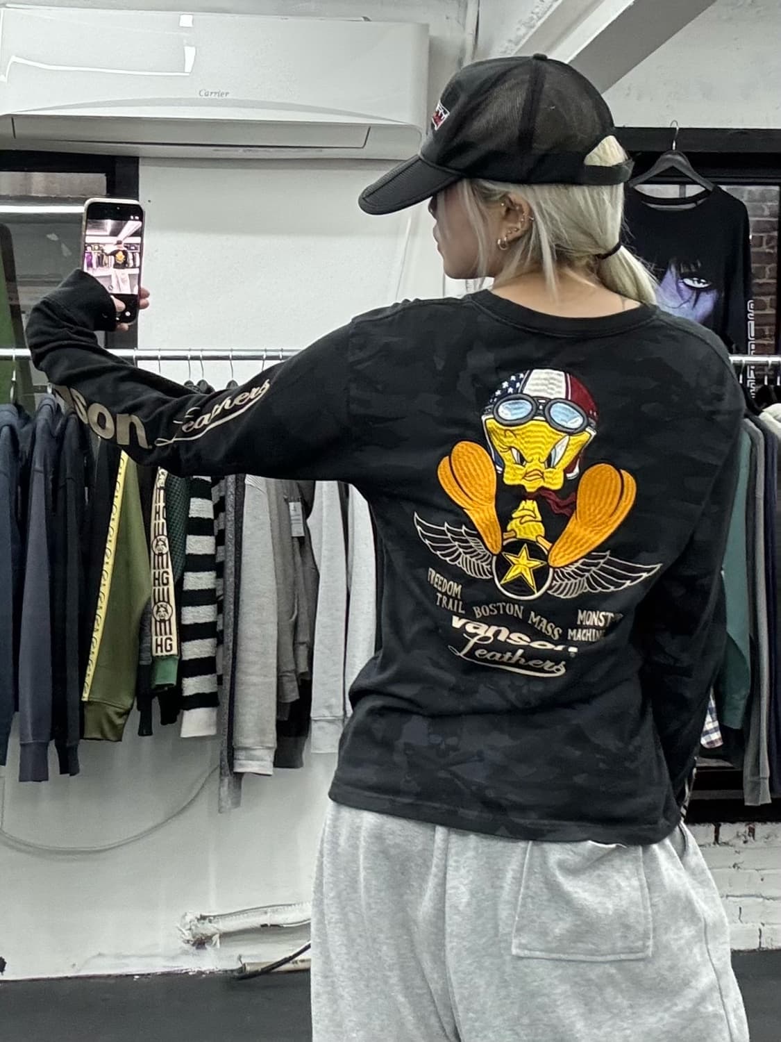 밴슨 레더 x 루니툰즈 카모 롱슬리브 상품이미지1