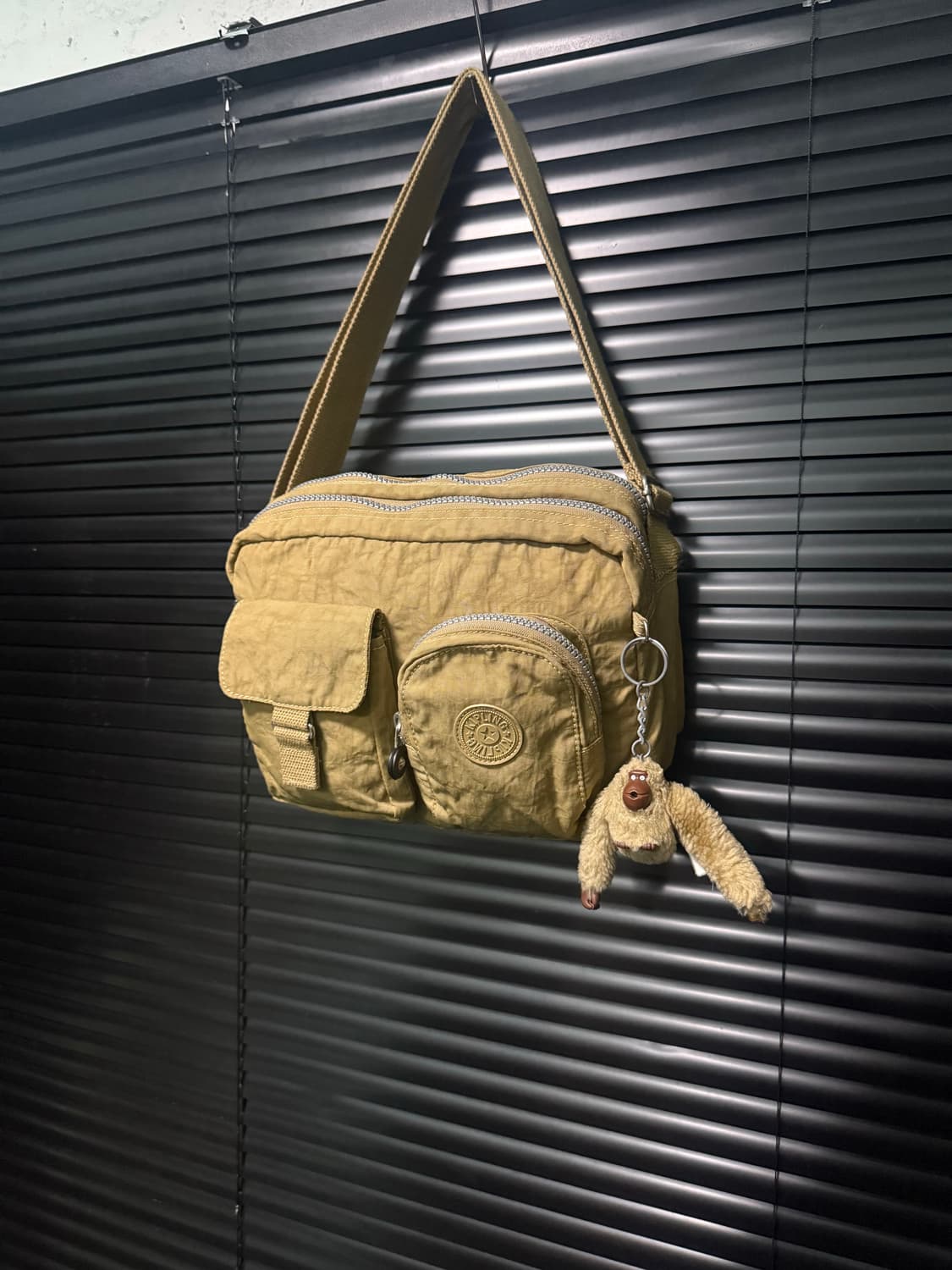 키플링 겨자색 크로스백 멀티 포켓 옐로우 고릴라 인형 키링 가방 숄더백  상품이미지2