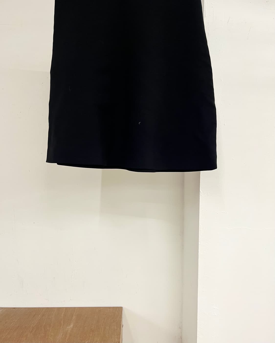 프라다 블랙 울 미디 스커트 상품이미지3