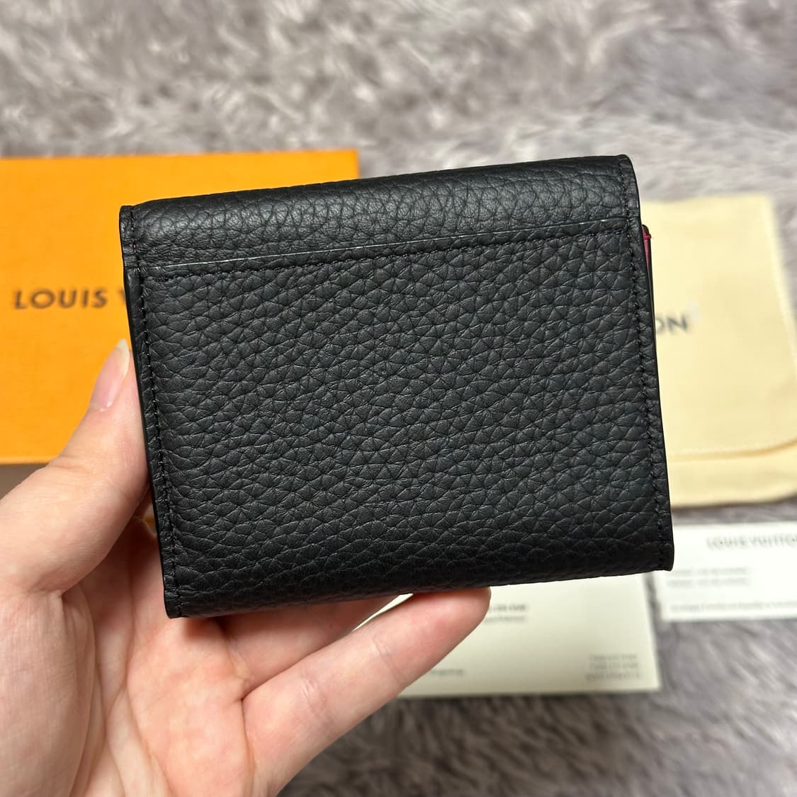 [풀구성] 루이비통 카퓌신 중지갑 상품이미지2