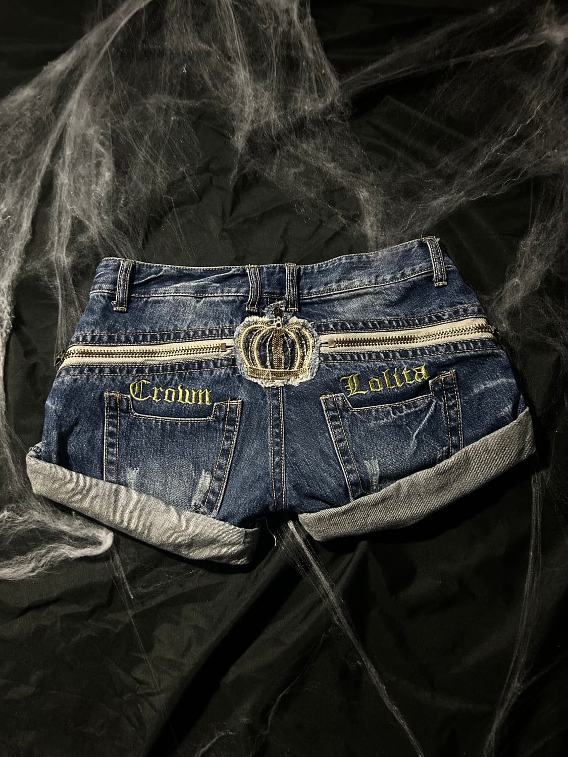 crown detailed denim shorts 상품이미지1