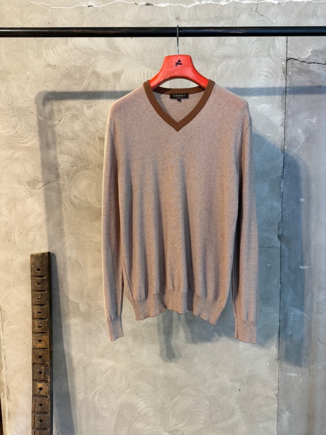 까날리 브이넥 니트 100 상품이미지1