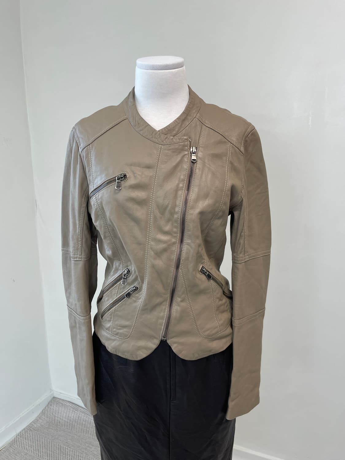 베아트리스 이태리 사선 집업 레더 재킷 y2k goa J03927 상품이미지1