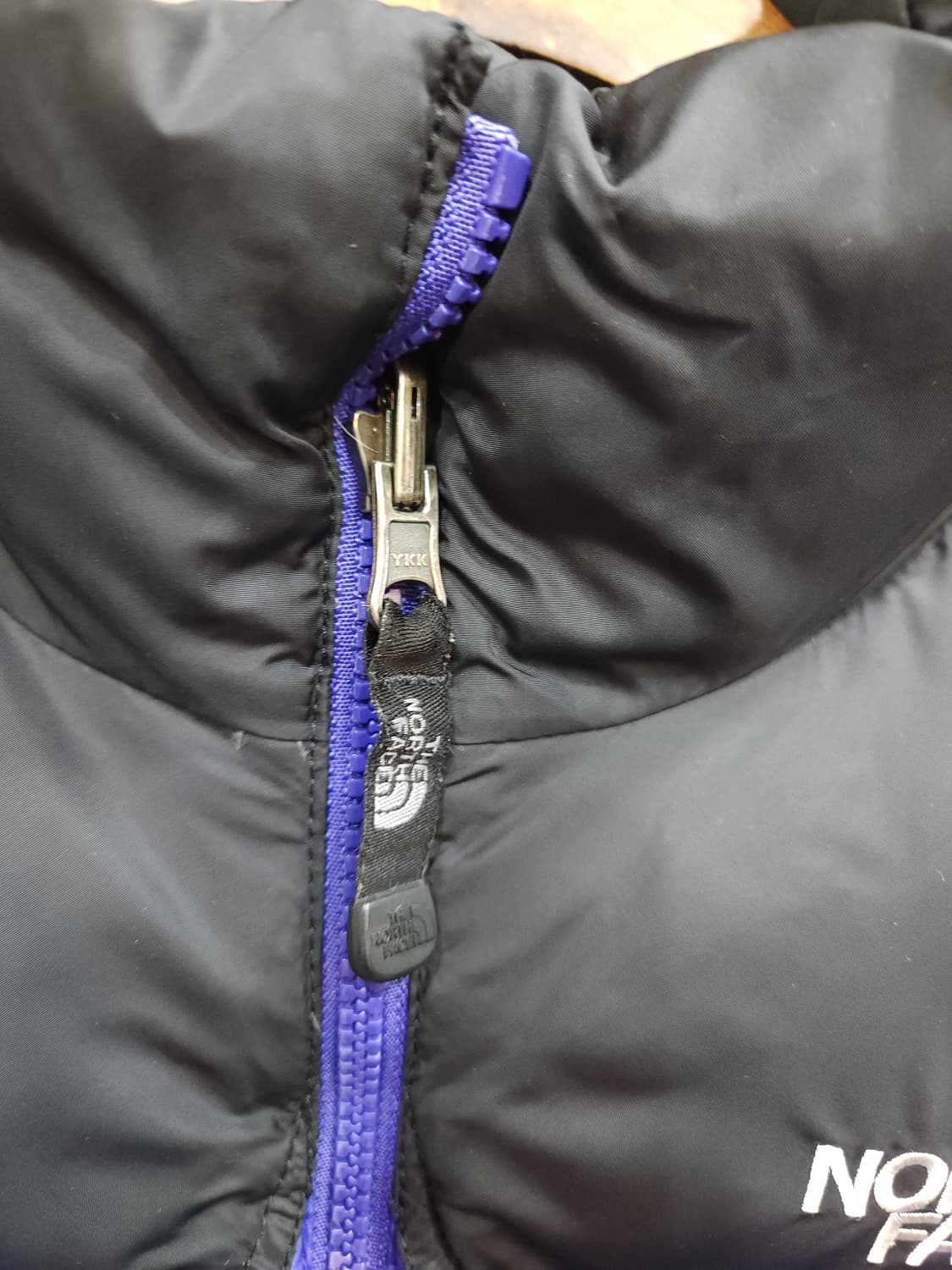 노스페이스  700 퍼플 구스 눕시 패딩 조끼

 상품이미지4