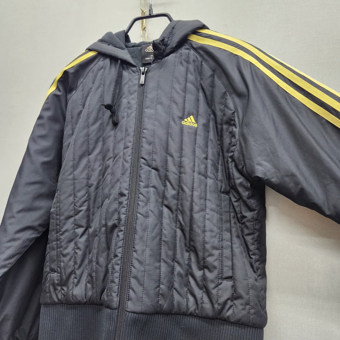 아디다스 오리지널 로고 삼선 퀄팅 크롭 점퍼 85(M) 상품이미지2