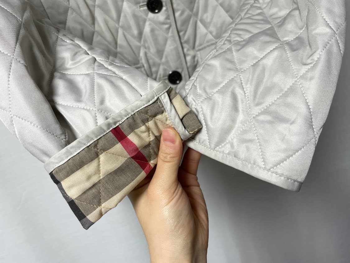 버버리 브릿 여성 하이넥 퀼팅 자켓 _ 연그레이 상품이미지3