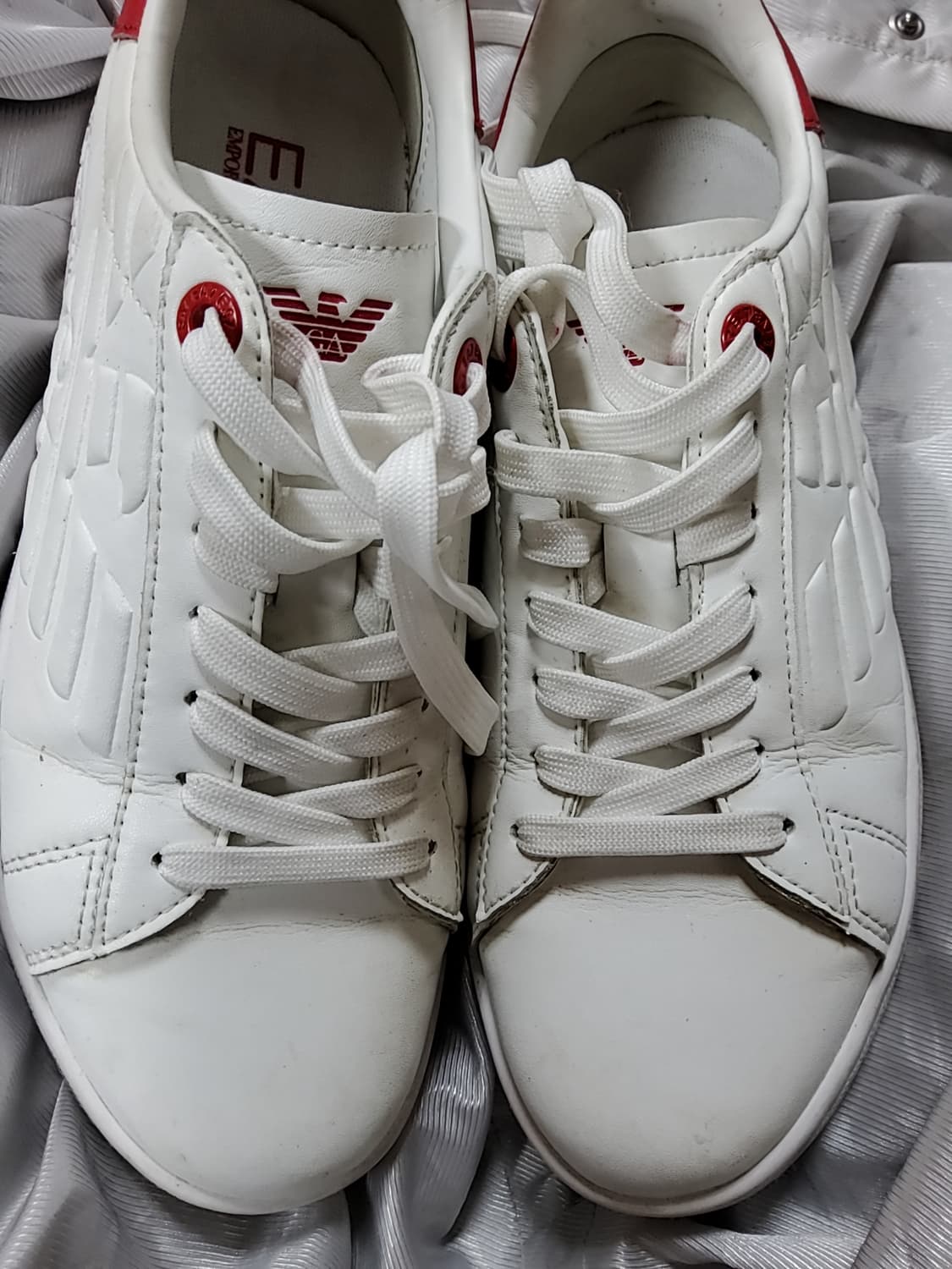 엠포리오 아르마니  화이트 스니커즈 230 상품이미지4