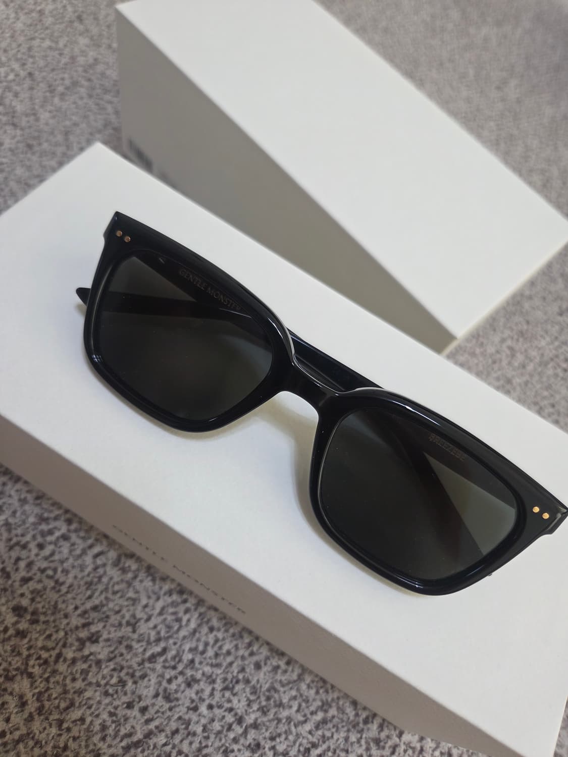 잰틀몬스터 브리즈비 01 블랙 선글라스 상품이미지1