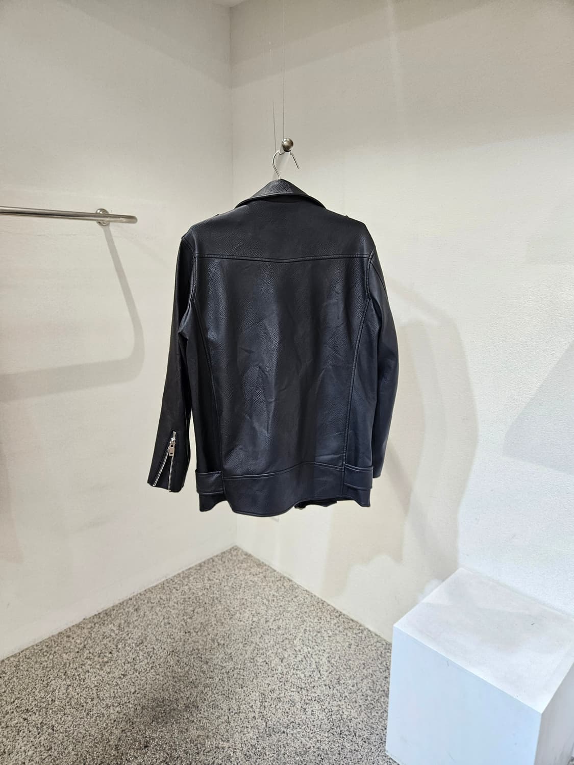 드레스볼륨 레더 라이더 자켓 상품이미지2