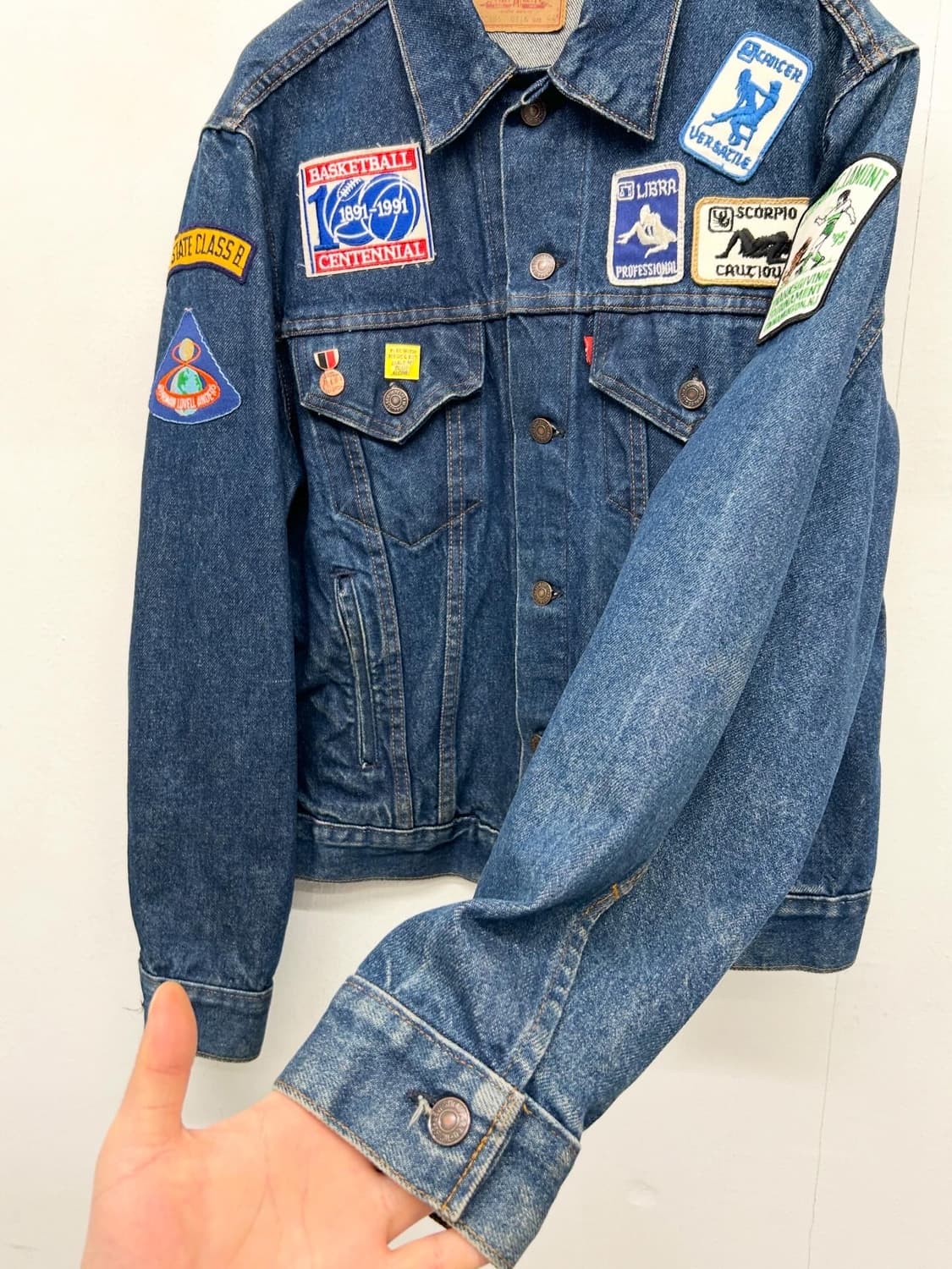 90s USA 리바이스 70506 커스텀 패치 데님 자켓 상품이미지3