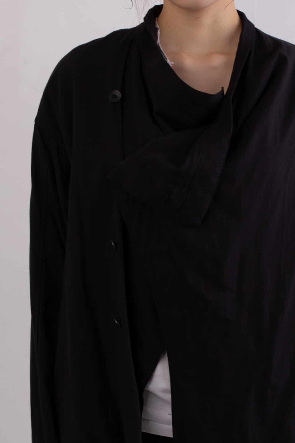JULIUS COWL NECK ASYMMETRIC JACKET 상품이미지3