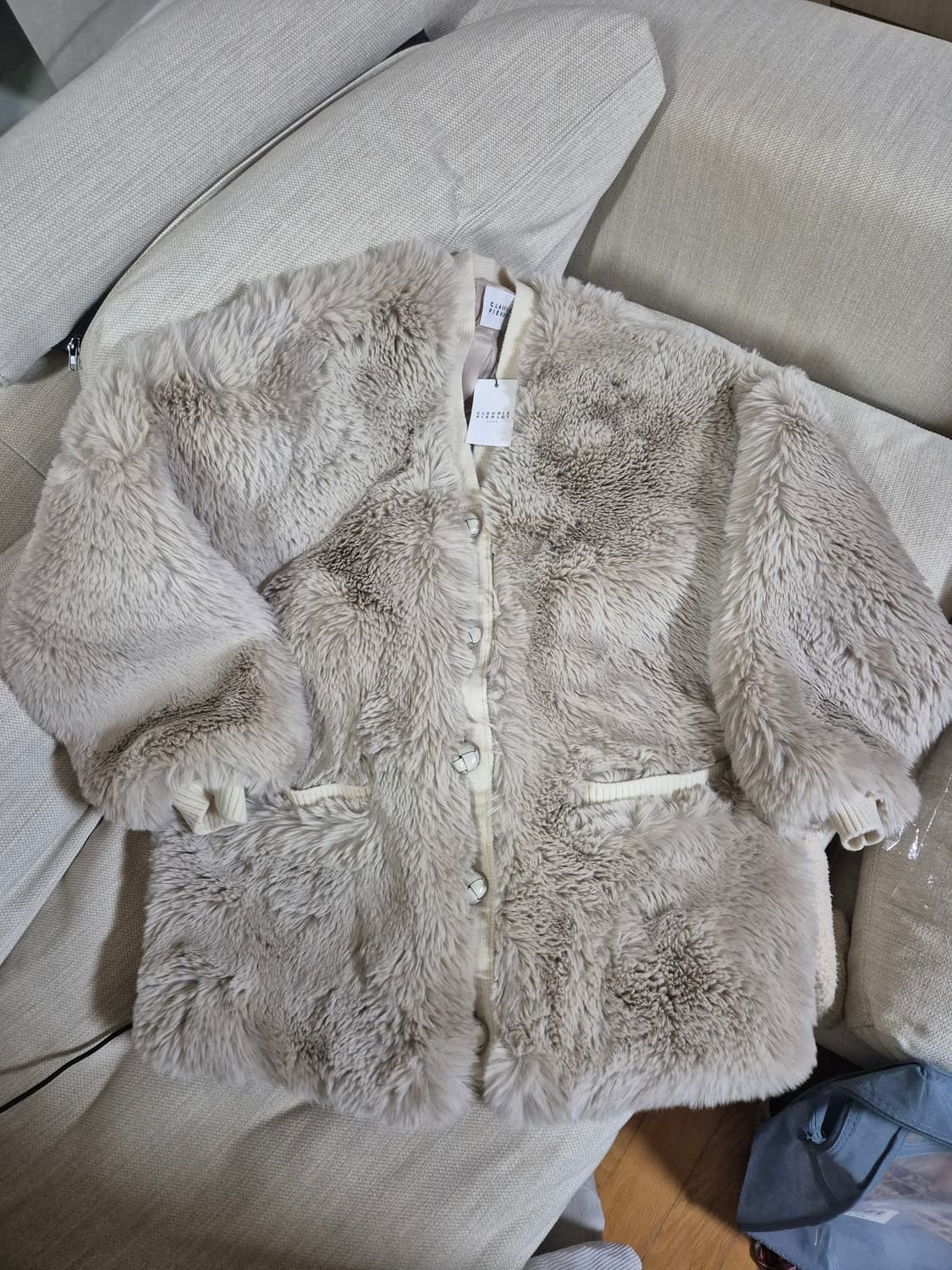 (새상품) 끌로디피에로 연베이지 인조 퍼코트 38사이즈 상품이미지8