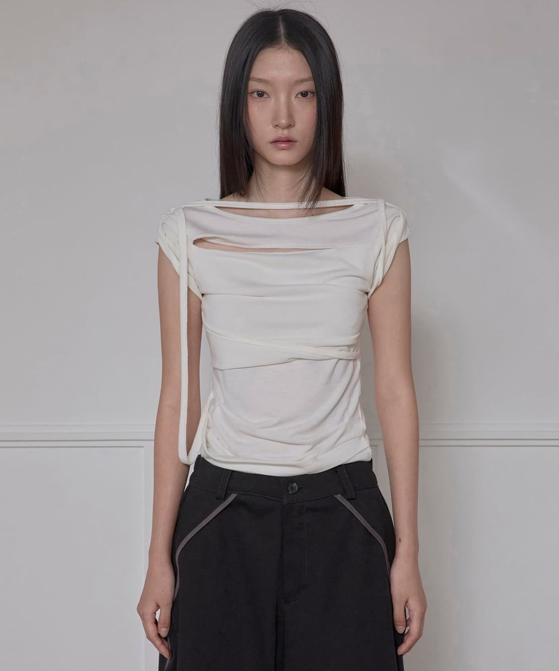 플레어업 Draped Strap Roll-Up T-Shirt 상품이미지4