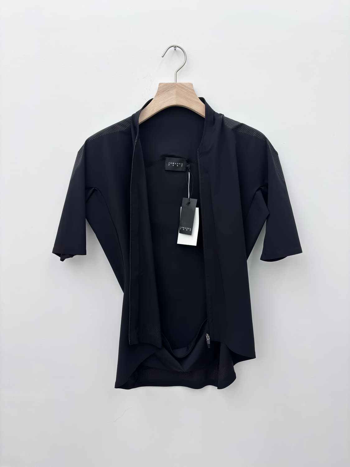 JOHANNA PARV 24SS ZIP TOP BLACK 상품이미지3