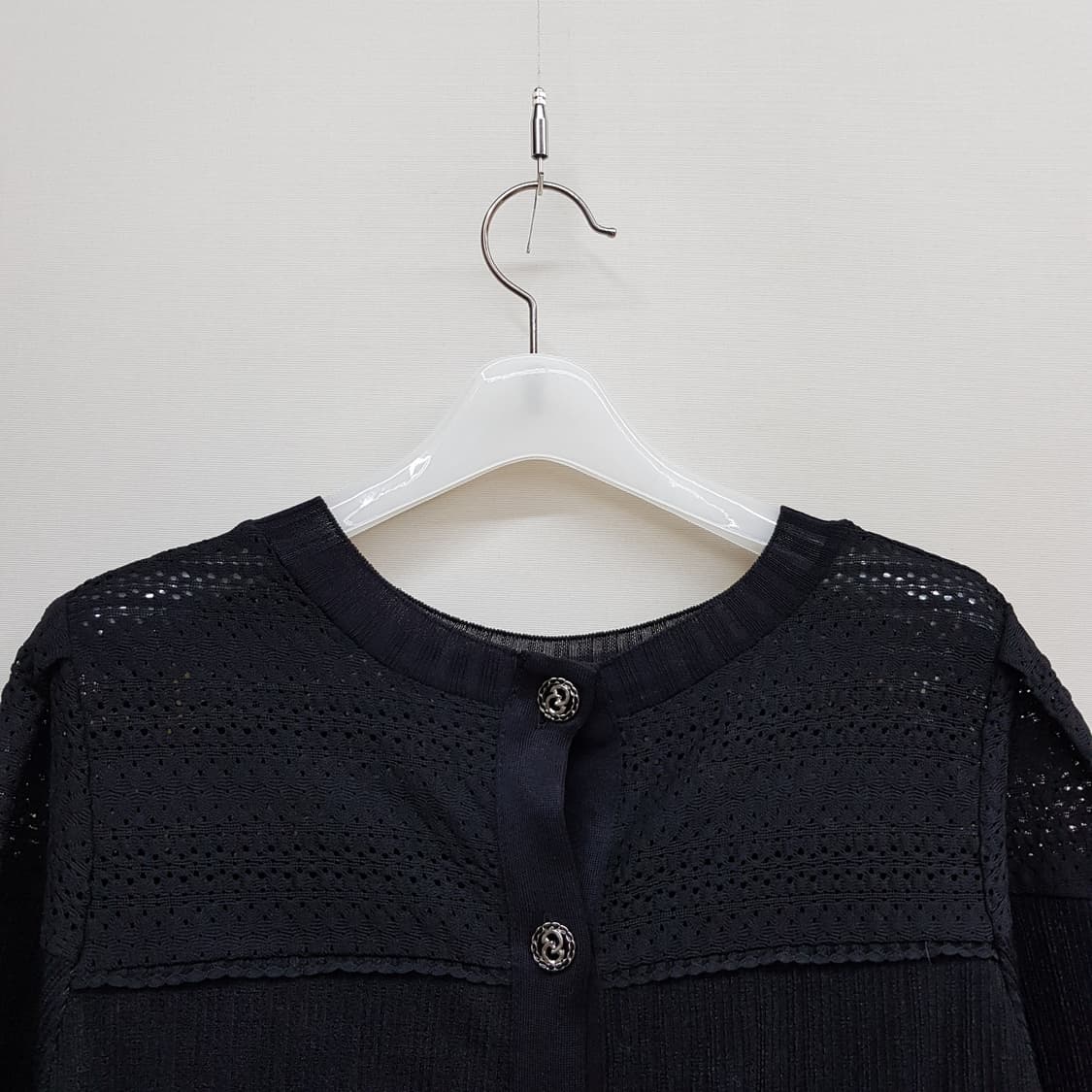 한섬 SJSJ 2021 펀칭 디테일 버튼 니트 가디건 76-90-155 상품이미지2