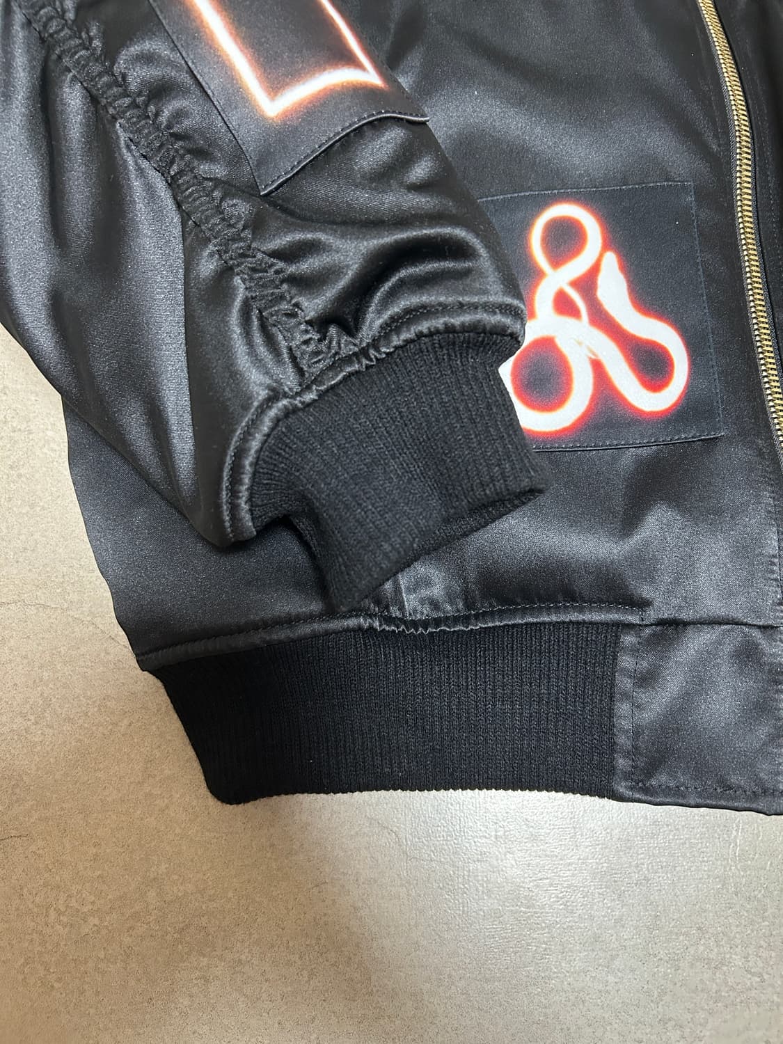 혜인서 15fw 네온사인 패치 워크 봄버 상품이미지4