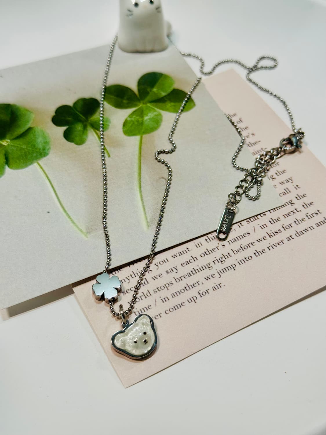 키치 큐티 힙 테디베어 클로버 목걸이🧸🍀🤍 상품이미지3