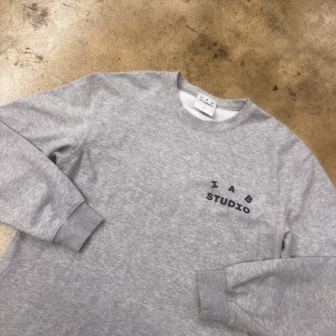 아이앱 스튜디오 그레이 롱슬리브  상품이미지1