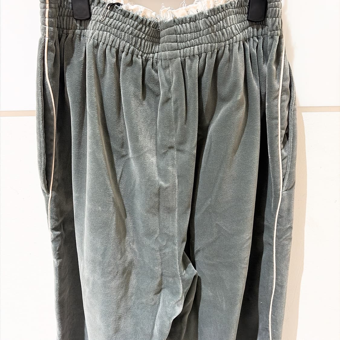 (정품/새상품) 카미엘 포트젠스 남성 파이핑 벨벳 스웻팬츠  상품이미지2