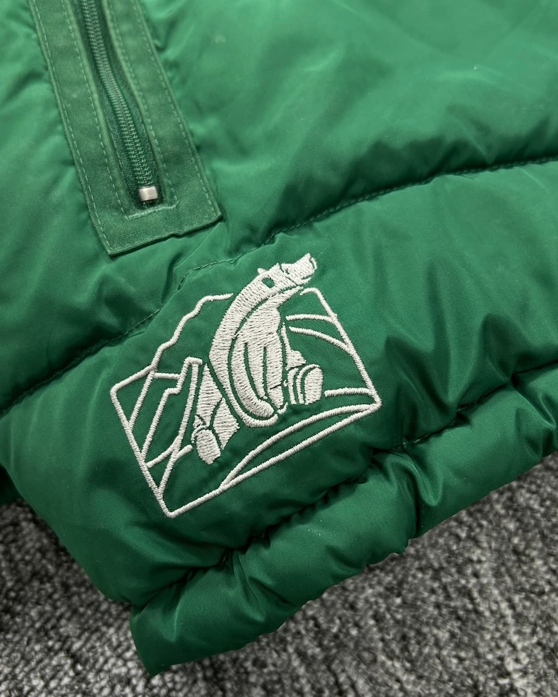 아디다스 00‘s 로고 그린 푸퍼 패딩 상품이미지4