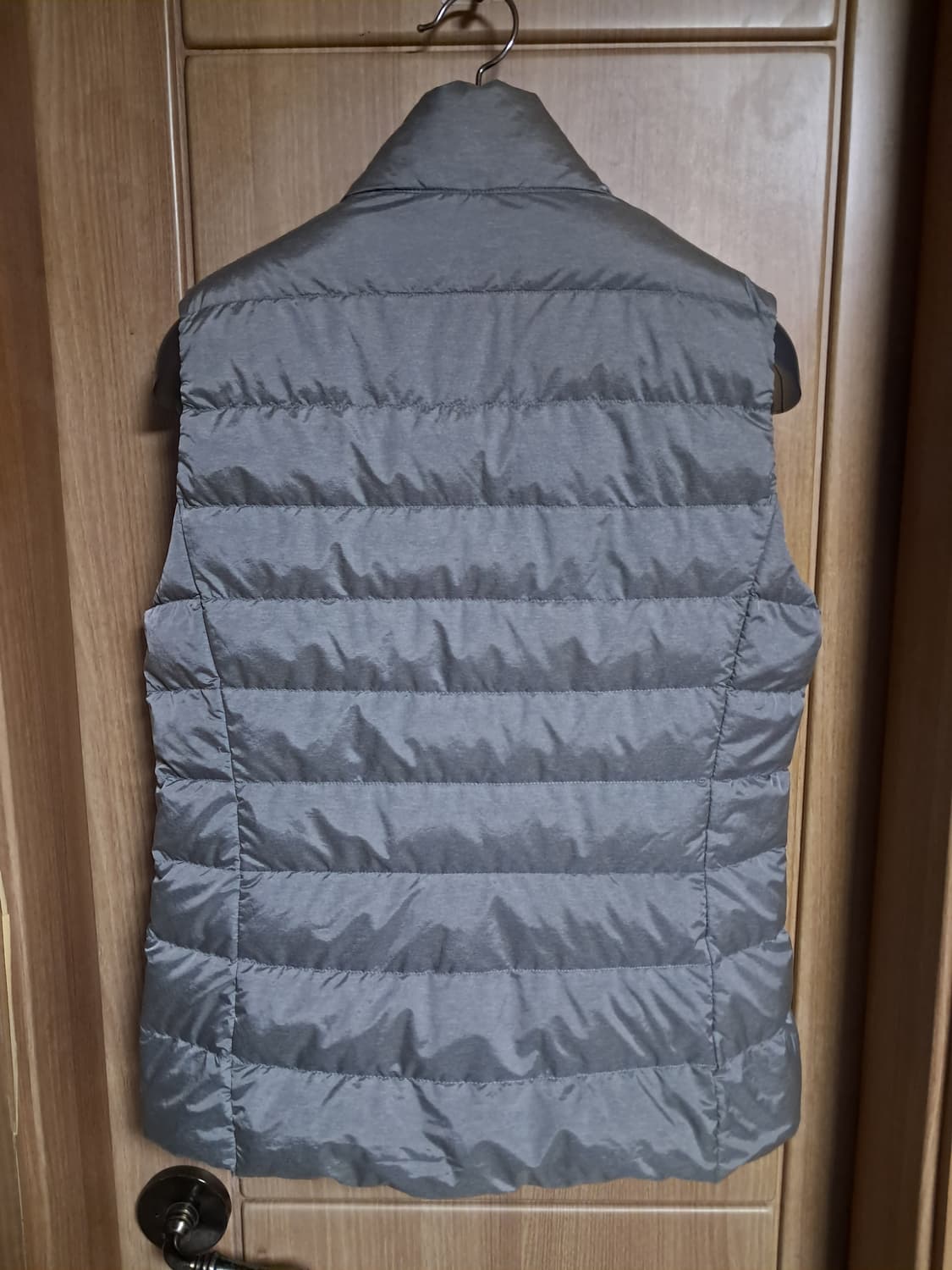 유니클로 여성 경량 패딩조끼 L 상품이미지3