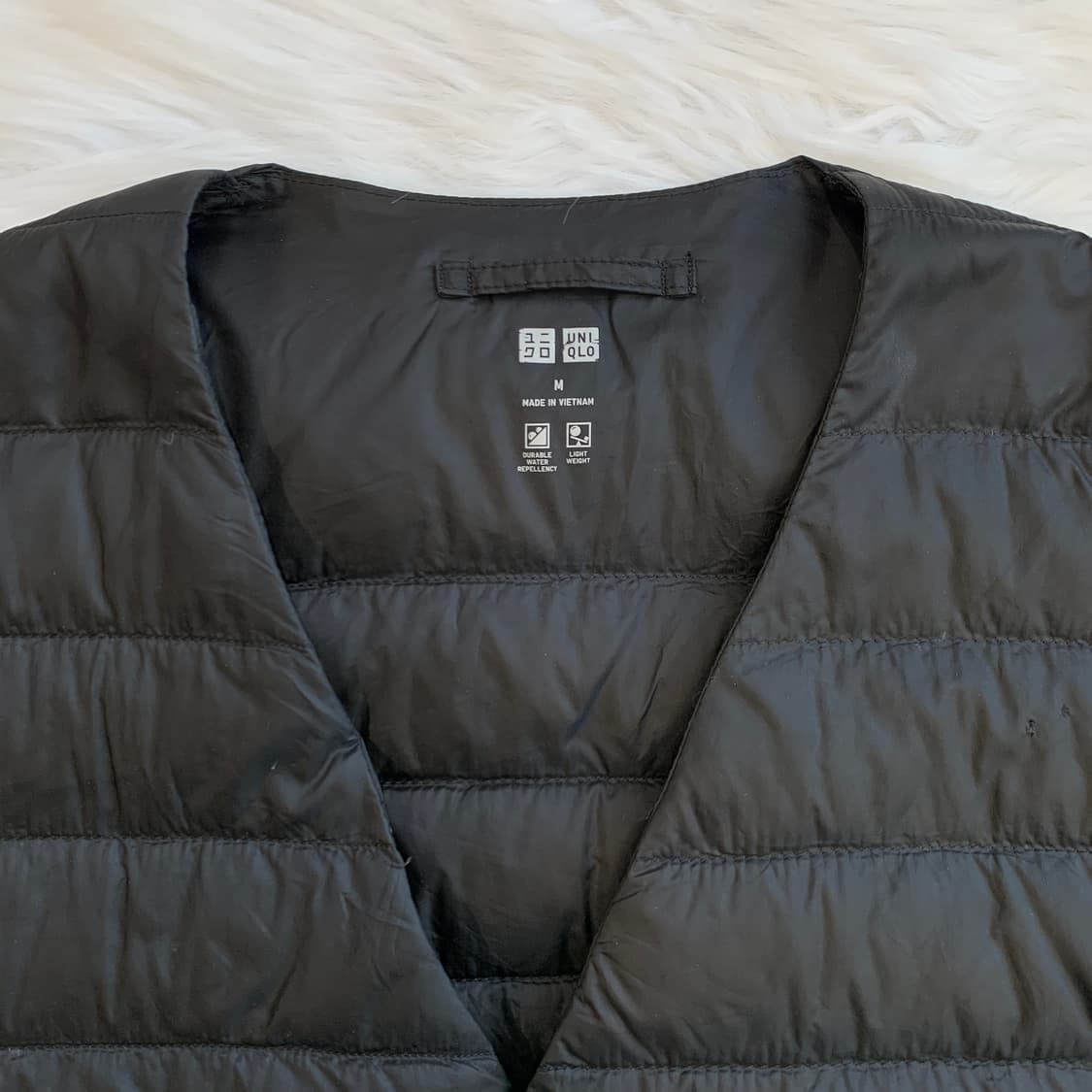 유니클로 브이넥 남성 경량 패딩 1727 상품이미지4
