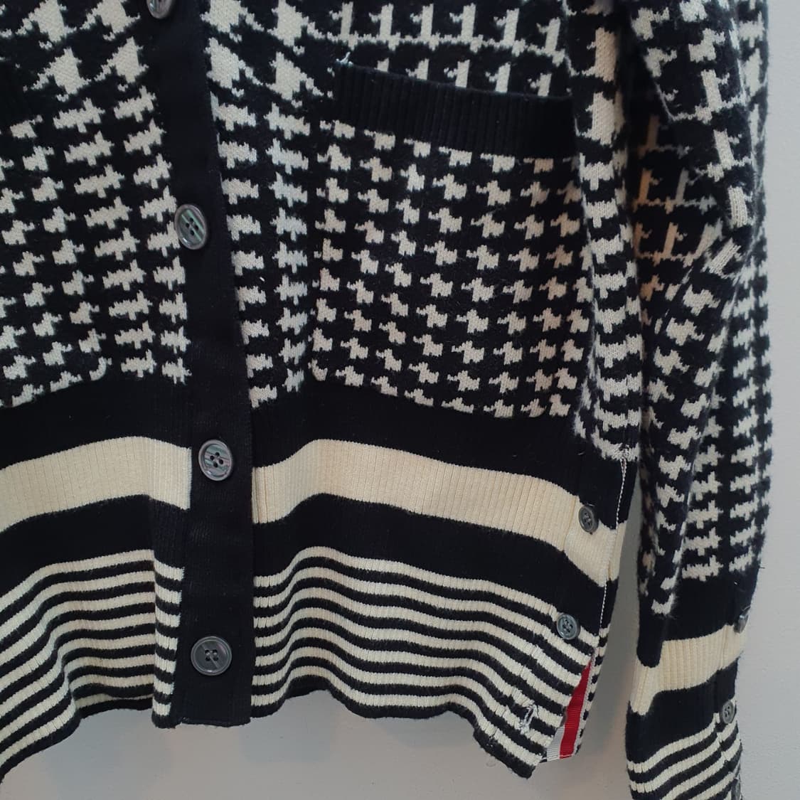 톰브라운 하운드투스 니트 가디건  상품이미지3