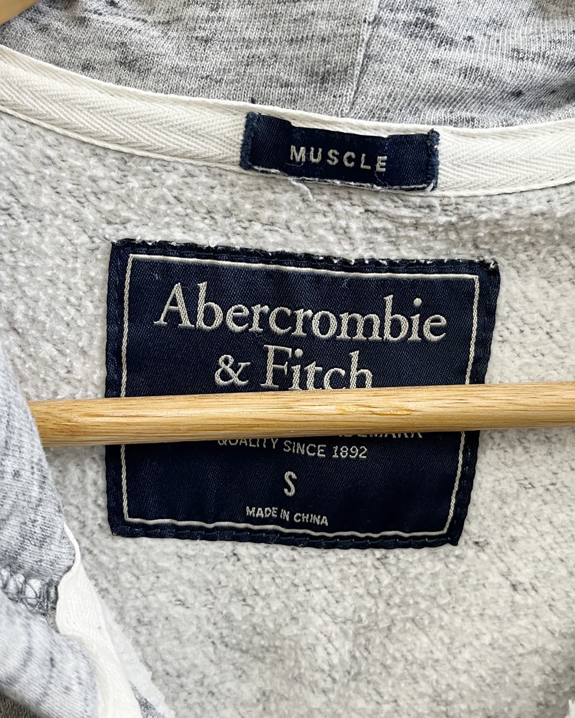 아베크롬비 스펠로고 보카시 니트 후드집업 상품이미지9