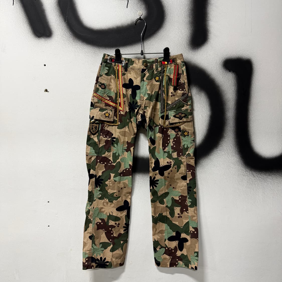 Keita Maruyama 멀티 패치 플라워 카모 와이드 카고 팬츠 상품이미지1