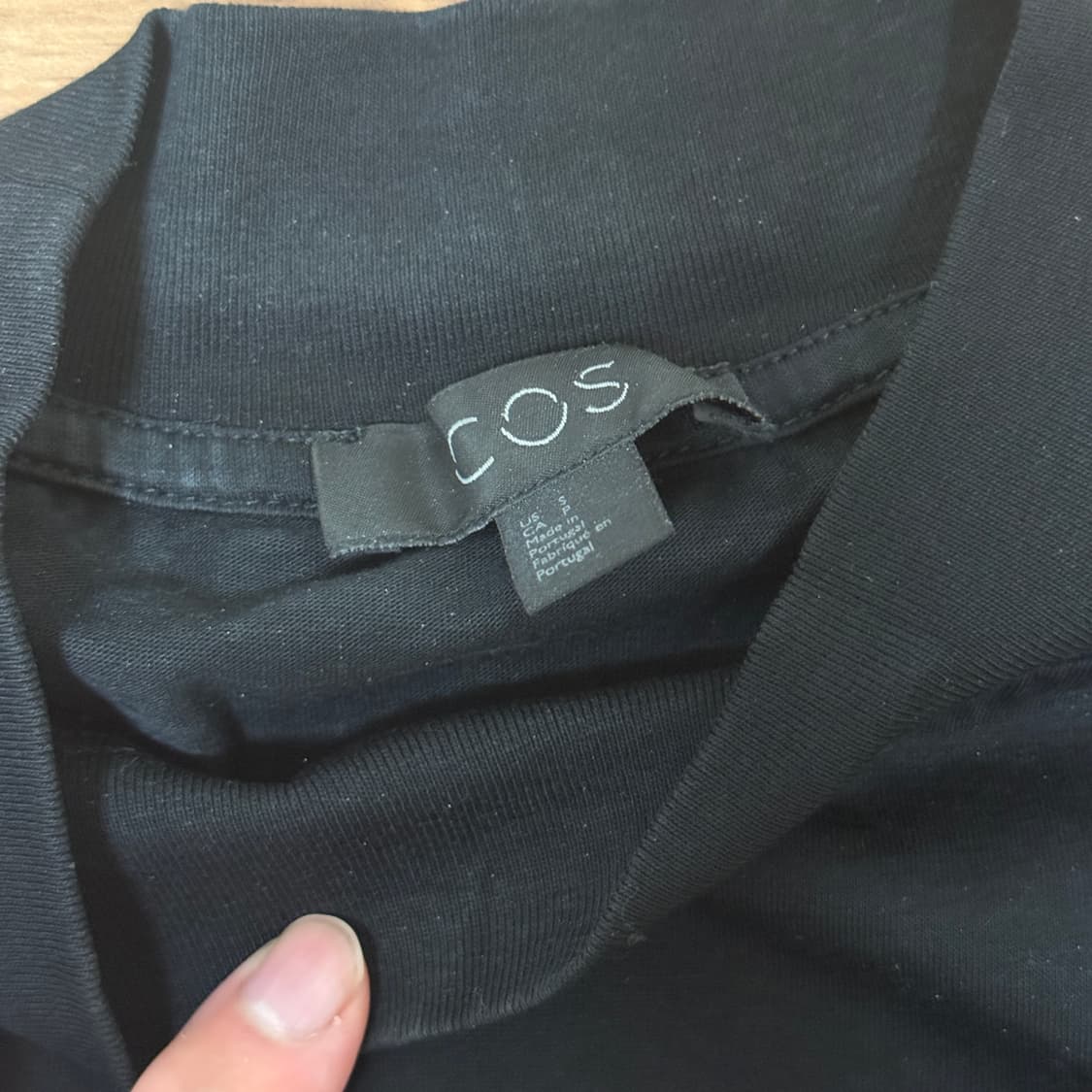 COS 하프넥 긴팔 티셔츠 블랙 상품이미지3