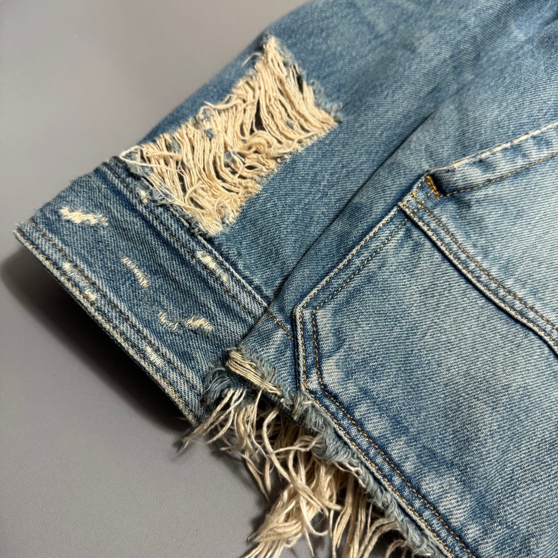 디젤(DIESEL) 라이트블루컬러 워시드 데님 디스트로이드 커버올 자켓 상품이미지6