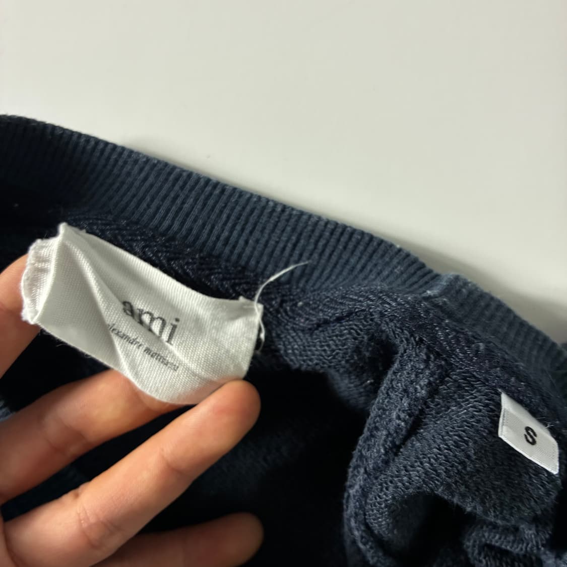 Ami  아미 스몰하트자수 네이비 맨투맨  상품이미지4