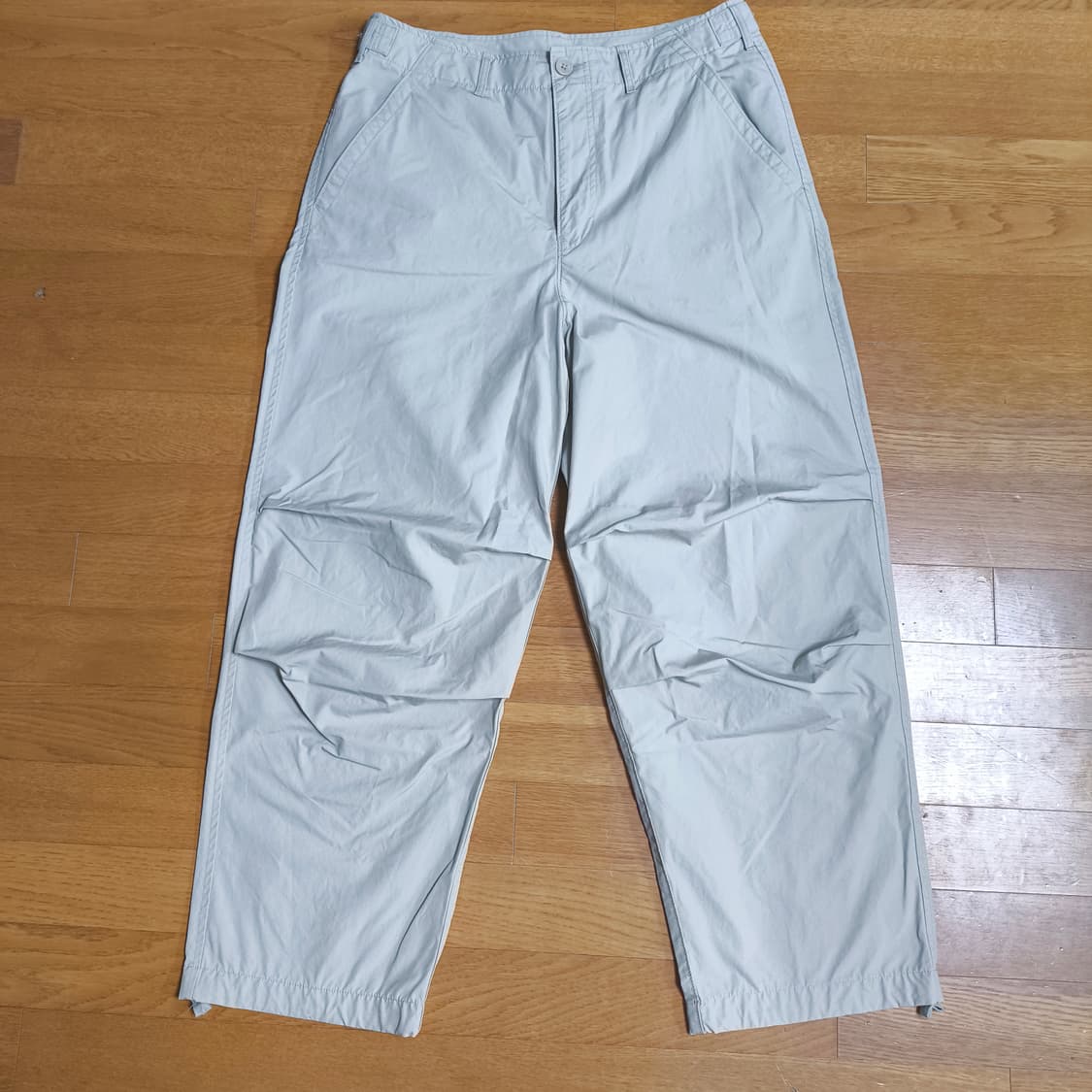 [32] 유니클로 U 와이드핏 파라슈트 팬츠 상품이미지1