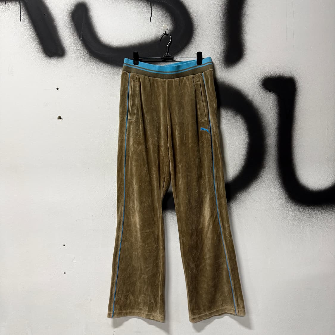 푸마 올드스쿨 브라운 벨벳 세미 부츠컷 밴딩 와이드 트랙 팬츠 상품이미지1