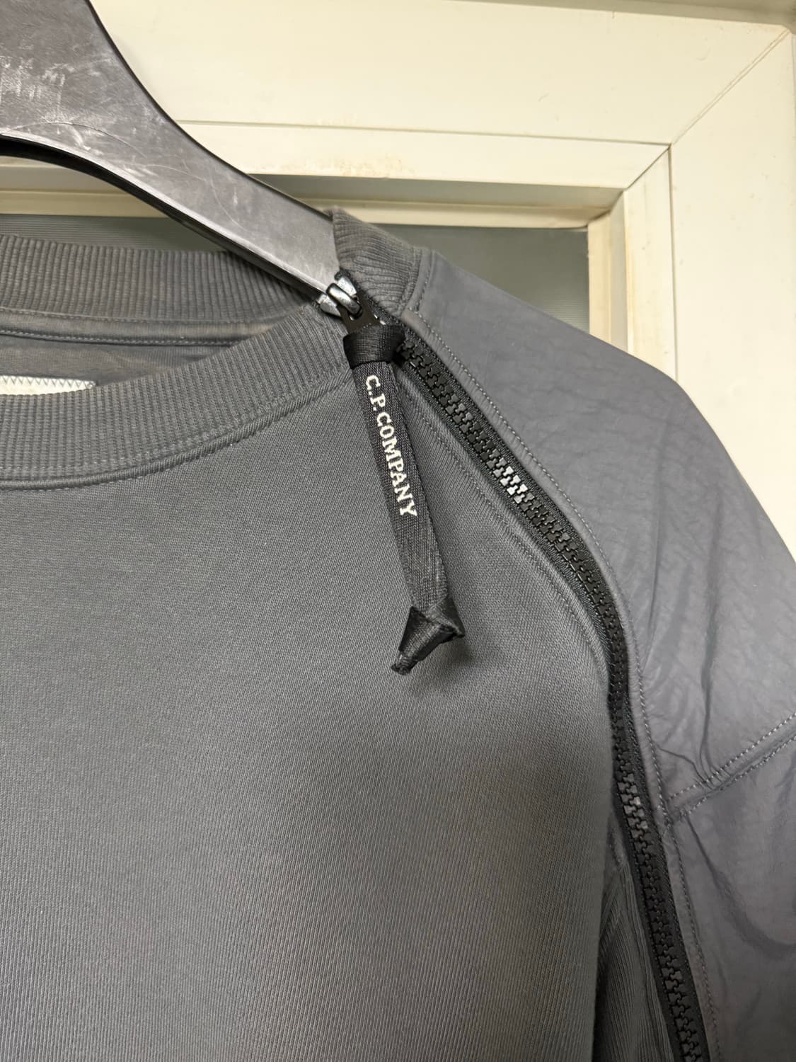 cp컴퍼니 맨투맨 차콜그레이 xl 상품이미지2