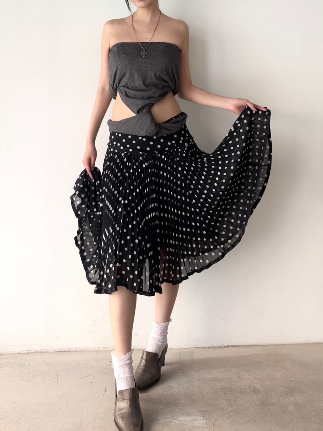 Dot wrinkled silky skirt / black 상품이미지4