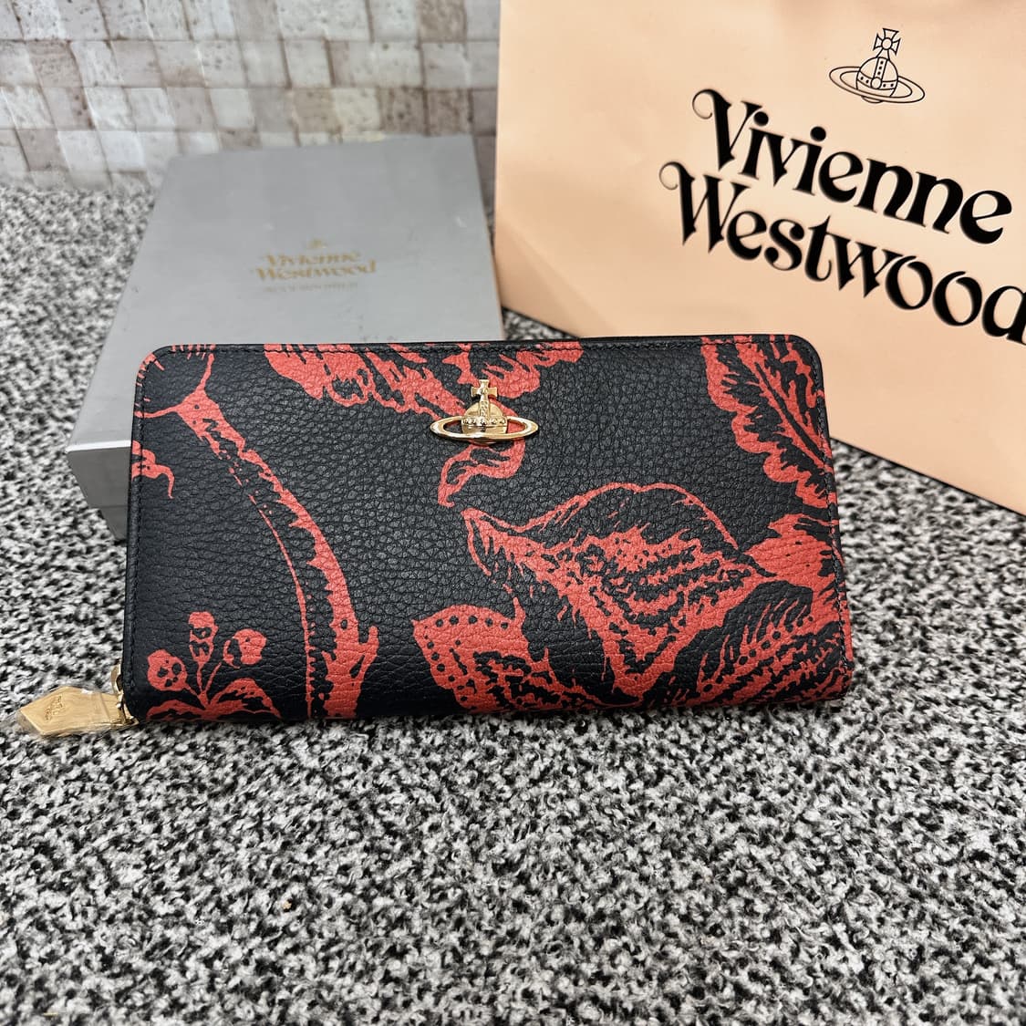 비비안웨스트우드 블랙레드 오알비짚어라운드레더장지갑90% 상품이미지1