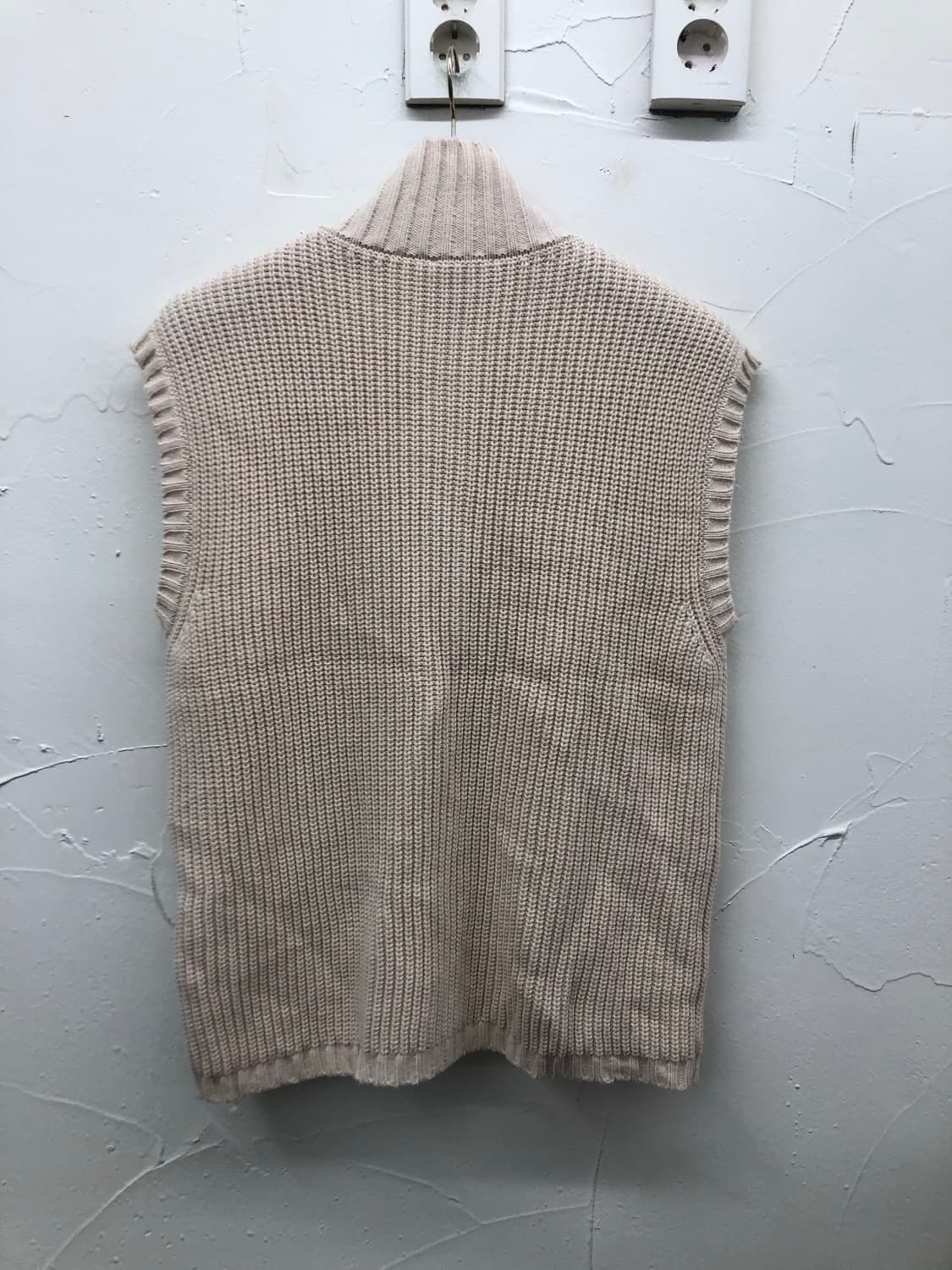 불가리아 생산 니트 베스트 상품이미지2