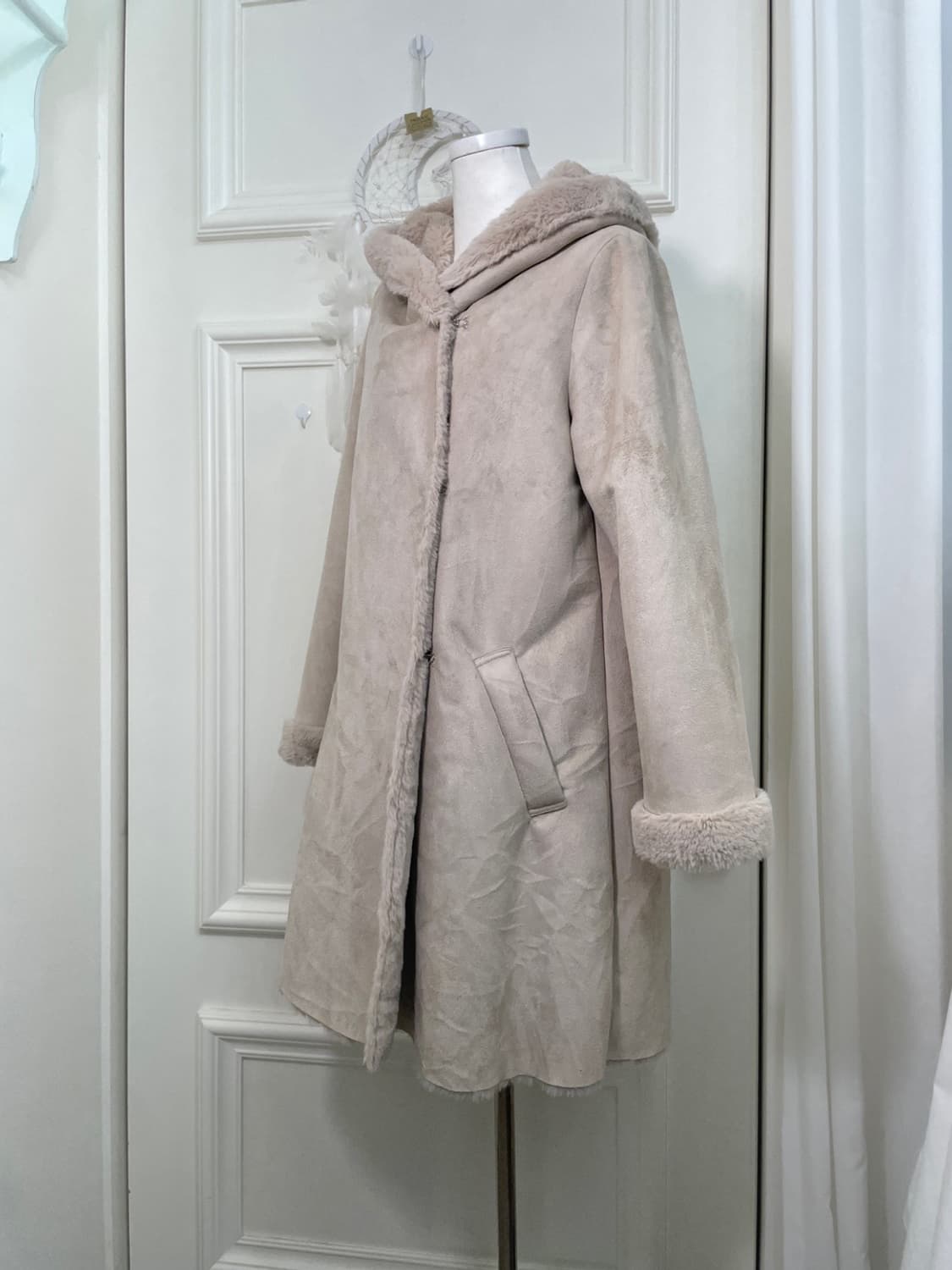 EARTH mute beige hook fur midi shearling 상품이미지2