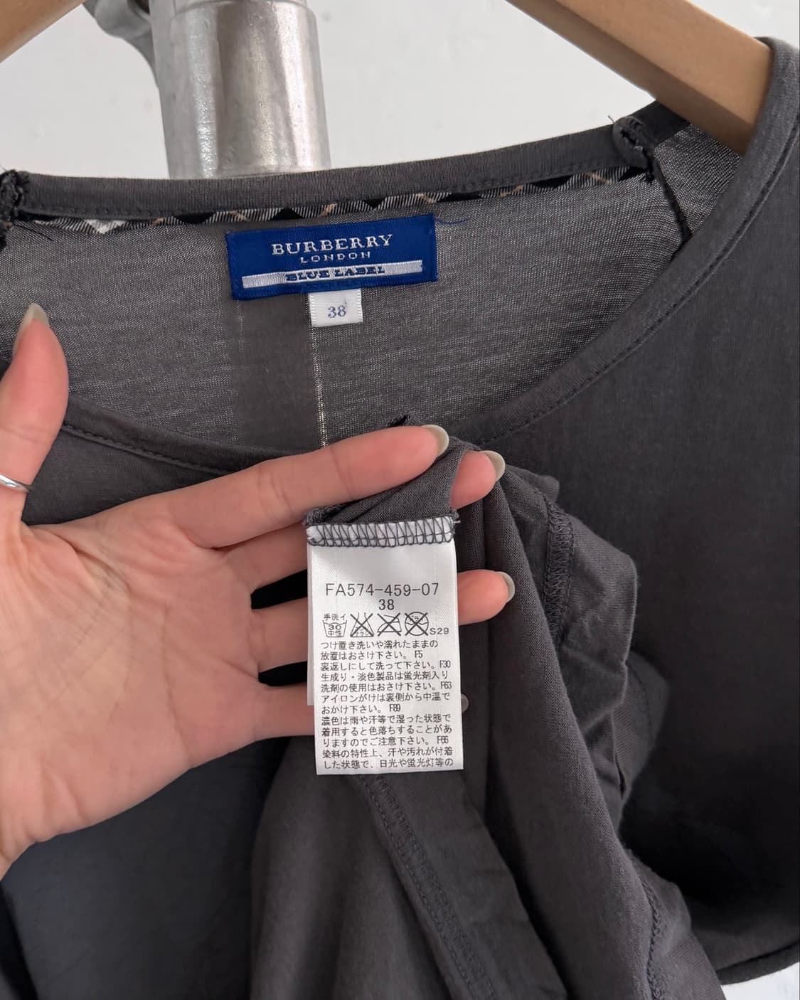 Burberry 버버리 블루라벨 차콜 기마로고 7부소매 슬리브 상품이미지8